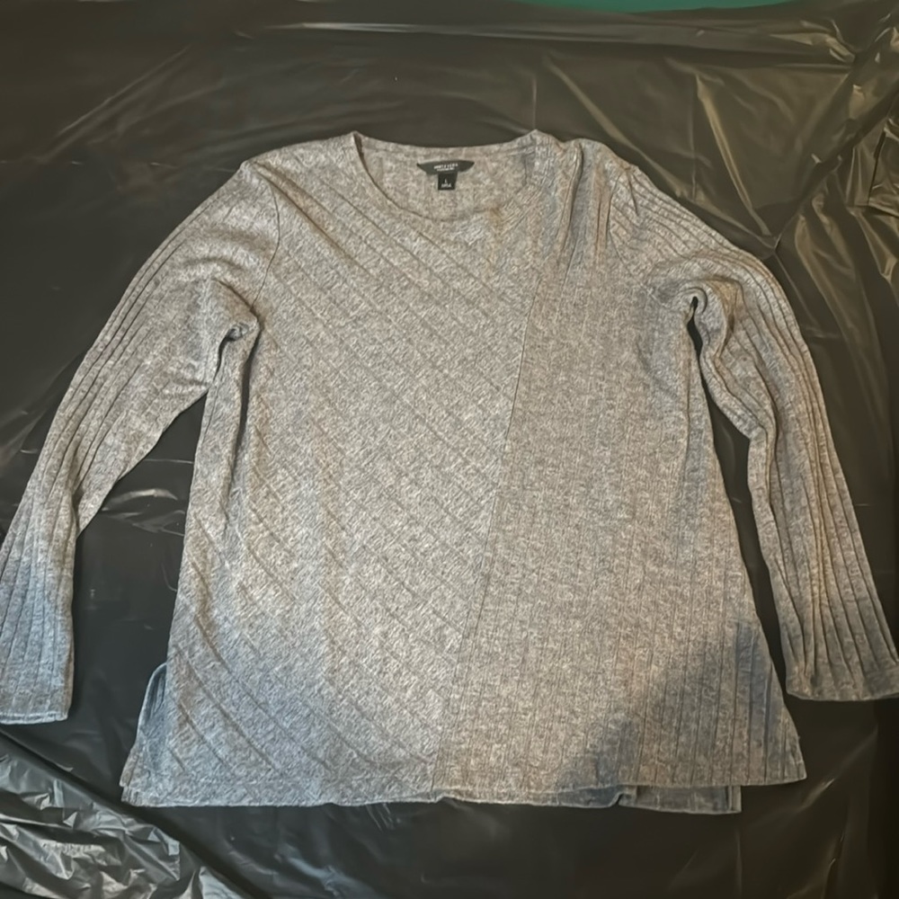 SIMPLY VERA VERA WANG GRAY SWEATER WOMENS L LARGE USED GOOD CONDITION. TOP L/S